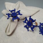 Katari todo para decoración de mesa. Servilletero timón decorativo MDF, diseño (marinero)