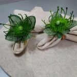 Katari todo para decoración de mesa. Servilletero con hoja verde decorativa, diseño (floral)